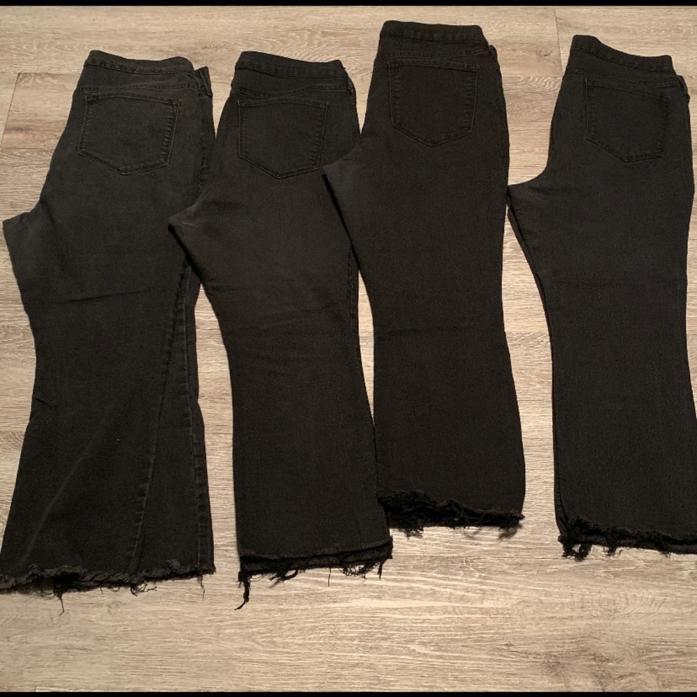 🍄  Mid-Rise Cropped Flare-Ankle Jeans - Picture 7 of 15